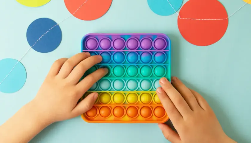 5-latek: Jak zabawki sensoryczne budują koncentrację i spokój?